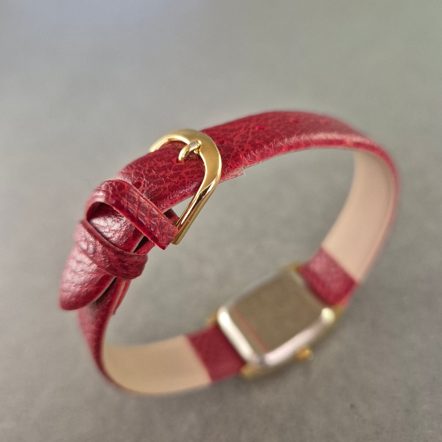 Eternal Love Damenarmbanduhr – Klassischer Look mit rotem Lederband