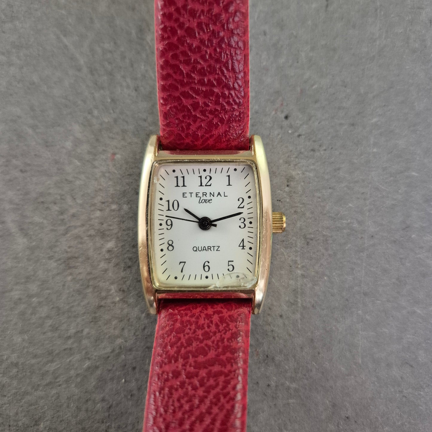 Eternal Love Damenarmbanduhr – Klassischer Look mit rotem Lederband