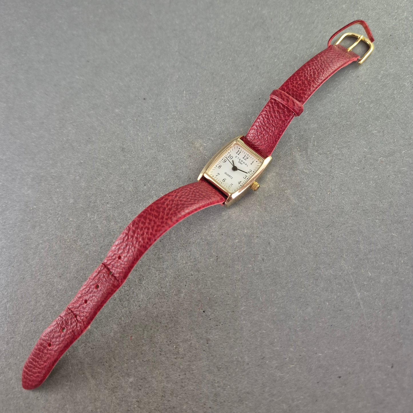 Eternal Love Damenarmbanduhr – Klassischer Look mit rotem Lederband