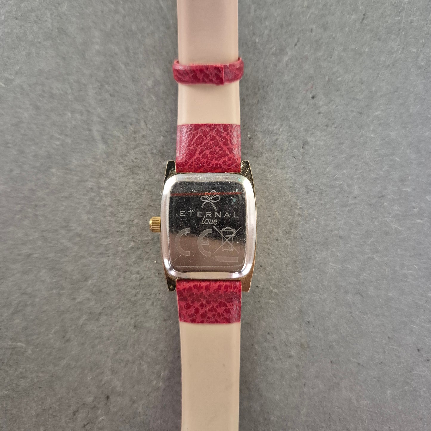 Eternal Love Damenarmbanduhr – Klassischer Look mit rotem Lederband