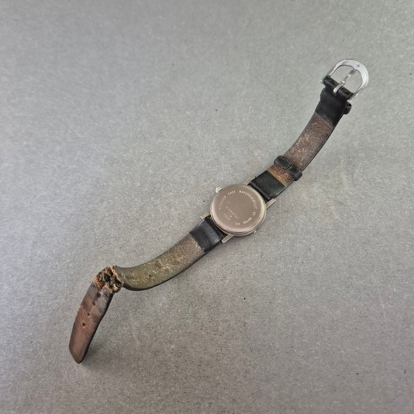 Schlichte GM Titan-Damenuhr – Klassisches Design für den Alltag