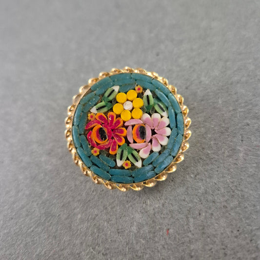 Runde Mikromosaik-Brosche mit Blumenmotiv – Italienischer Stil