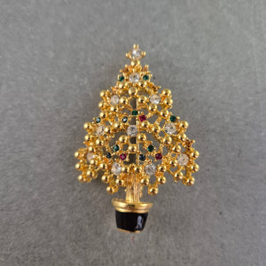 Weihnachtsbaum-Brosche mit bunten Schmucksteinen – Festliches Accessoire