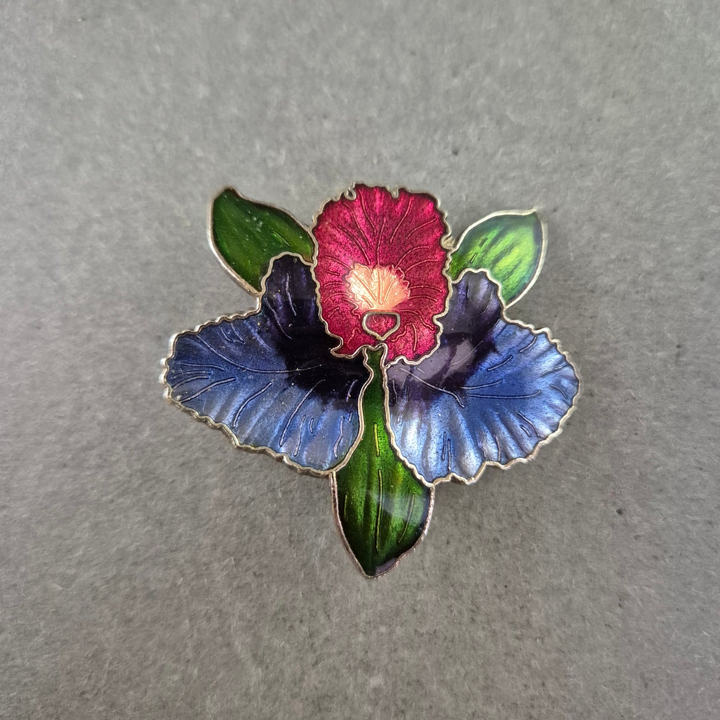 Bunte Emaille-Blumenbrosche – Künstlerisches Design in Blütenform