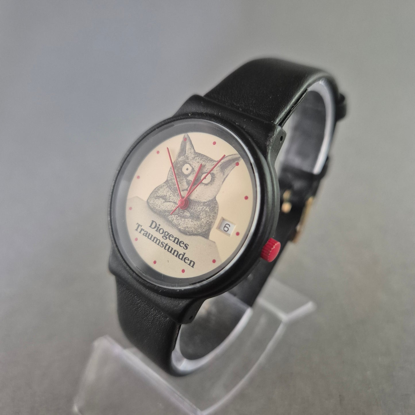 Originelle Diogenes „Traumstunden“-Uhr – Katze mit Charme & Datum