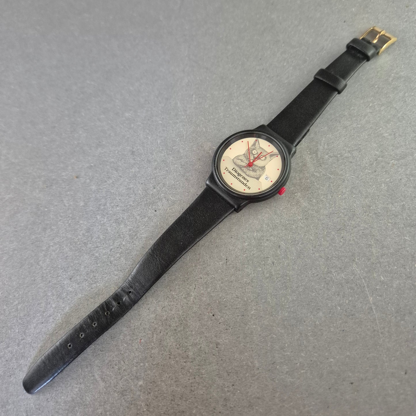 Originelle Diogenes „Traumstunden“-Uhr – Katze mit Charme & Datum