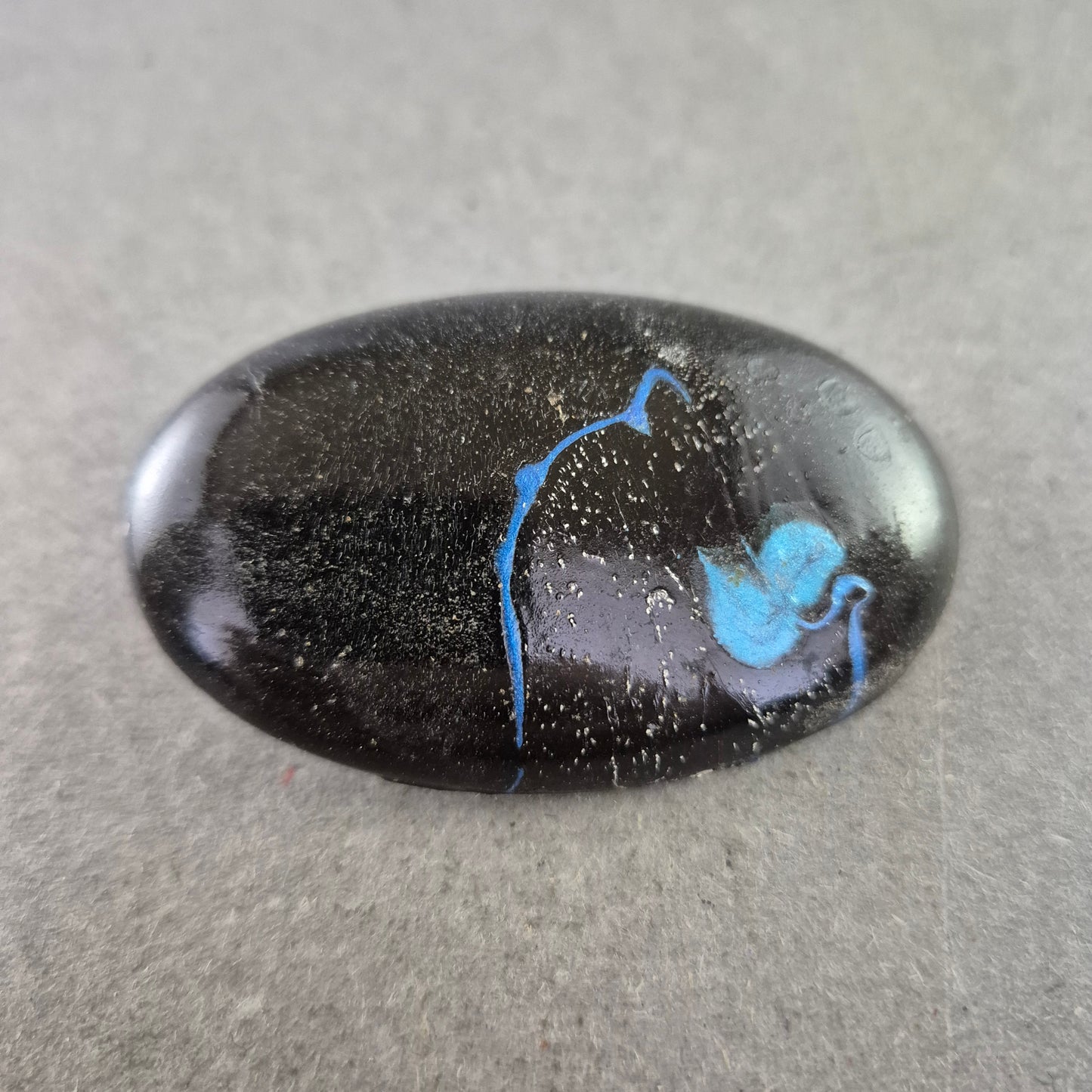 Handgefertigte Kunstharz-Brosche mit Katzensilhouette – Unikat-Look