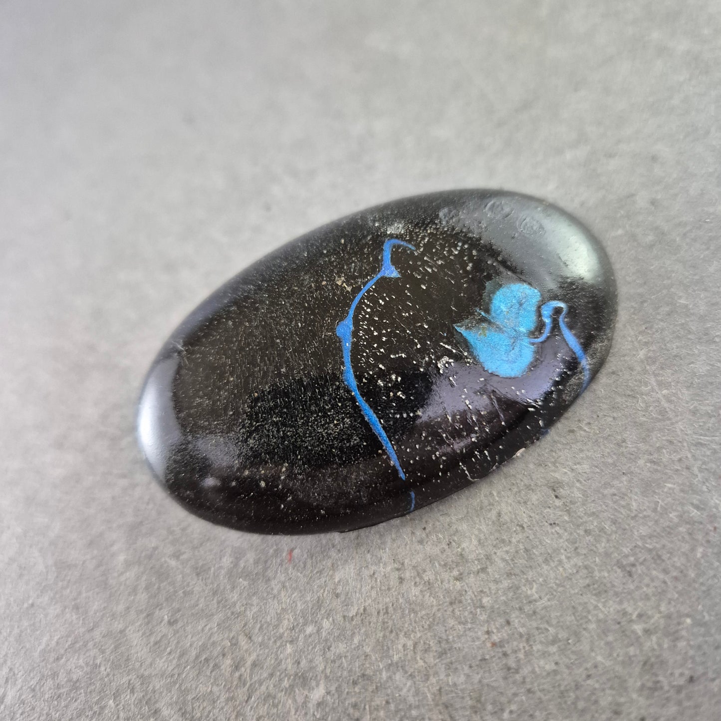 Handgefertigte Kunstharz-Brosche mit Katzensilhouette – Unikat-Look