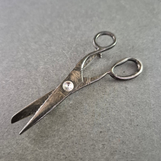 Ausgefallene Brosche in Scherenform – Vintage-Stil mit Strassstein