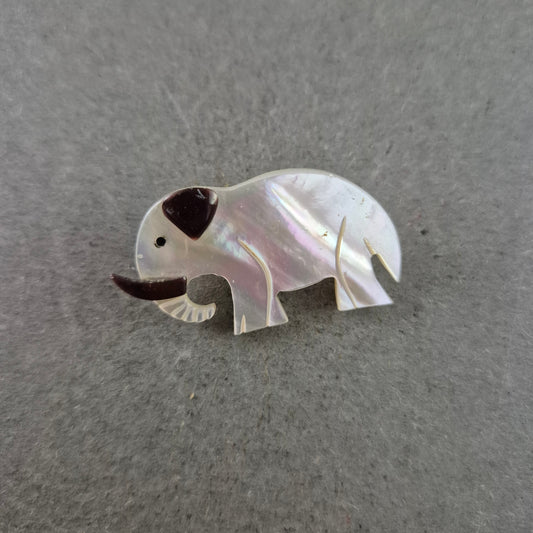 Elegante Elefanten-Brosche aus Perlmutt – Handgefertigter Vintage-Charme