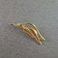Elegante Blatt-Brosche in Goldoptik mit funkelndem Zirkonia