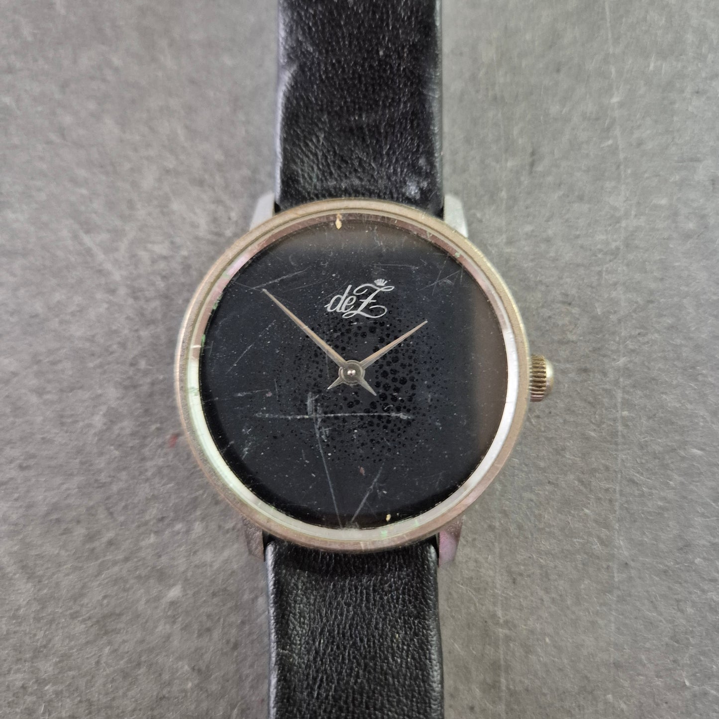 Klassische ZentRa Damenarmbanduhr – Schlichtes Design in Schwarz & Silber