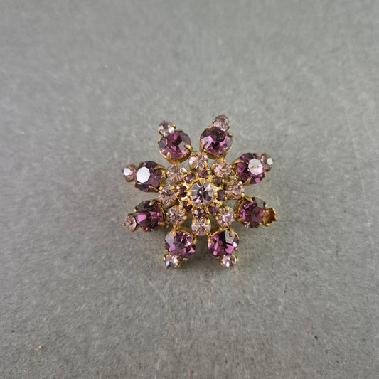 Vintage-Brosche mit lila Strasssteinen – Funkelnder Retro-Schmuck