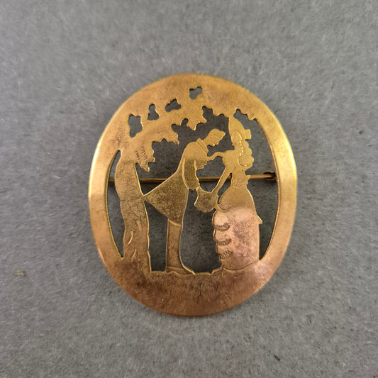 Romantische Vintage-Brosche mit Scherenschnitt-Motiv – Goldfarbener Look