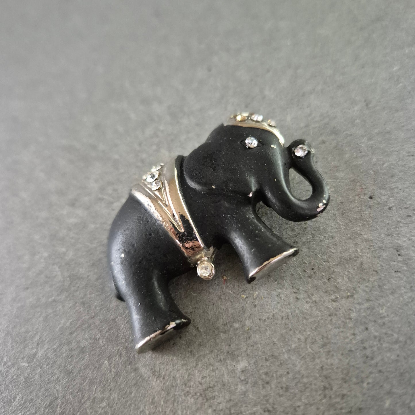 Vintage Brosche Elefant mit Strass – Schwarzer Look mit Glanzakzenten