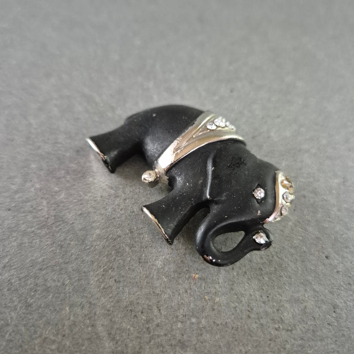 Vintage Brosche Elefant mit Strass – Schwarzer Look mit Glanzakzenten