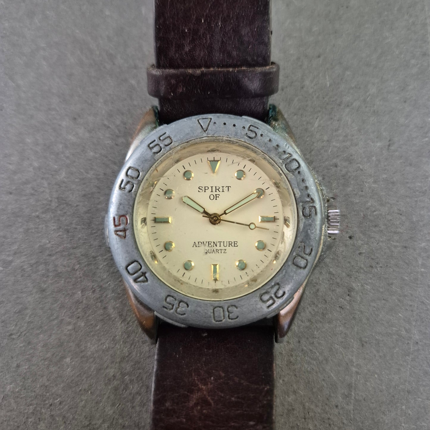 Spirit of Adventure Herrenarmbanduhr – Robuster Vintage-Look mit Lederband