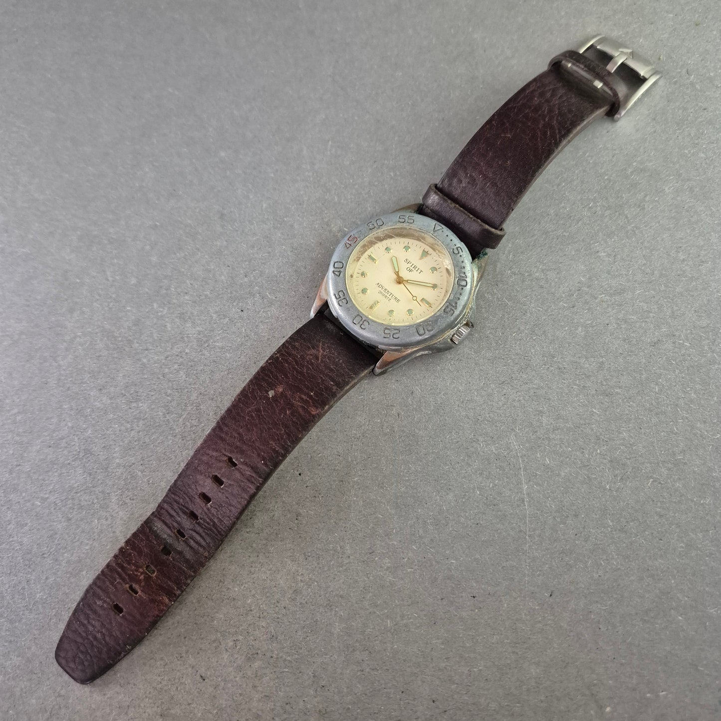 Spirit of Adventure Herrenarmbanduhr – Robuster Vintage-Look mit Lederband