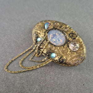 Ausgefallene Vintage-Brosche mit Ketten – Extravagantes Einzelstück