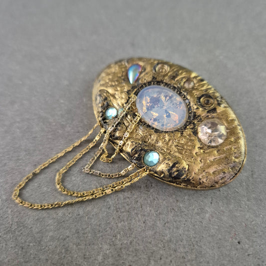 Ausgefallene Vintage-Brosche mit Ketten – Extravagantes Einzelstück