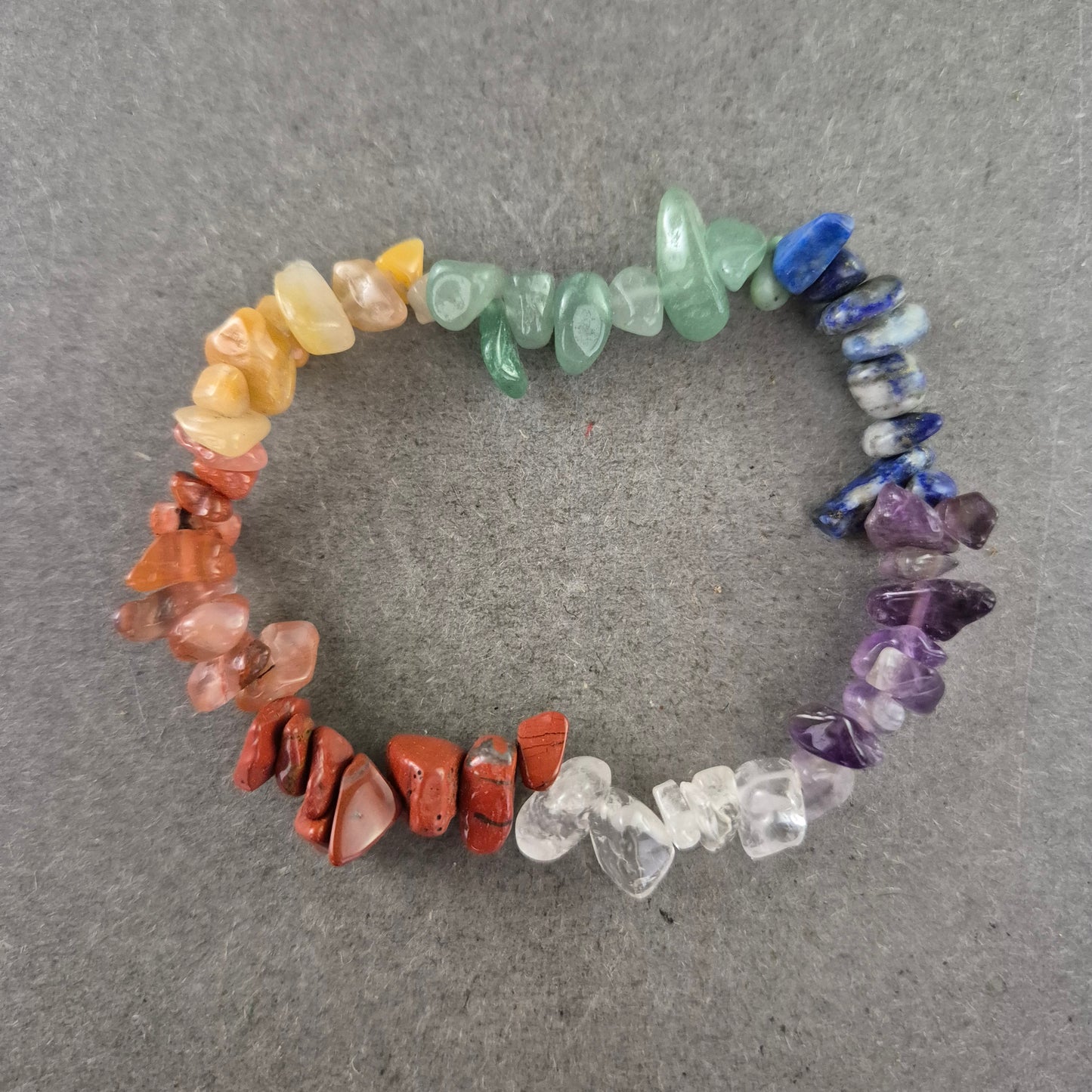 Buntes Chakra-Armband aus Naturstein – Harmonisches Accessoire mit Edelsteinmix