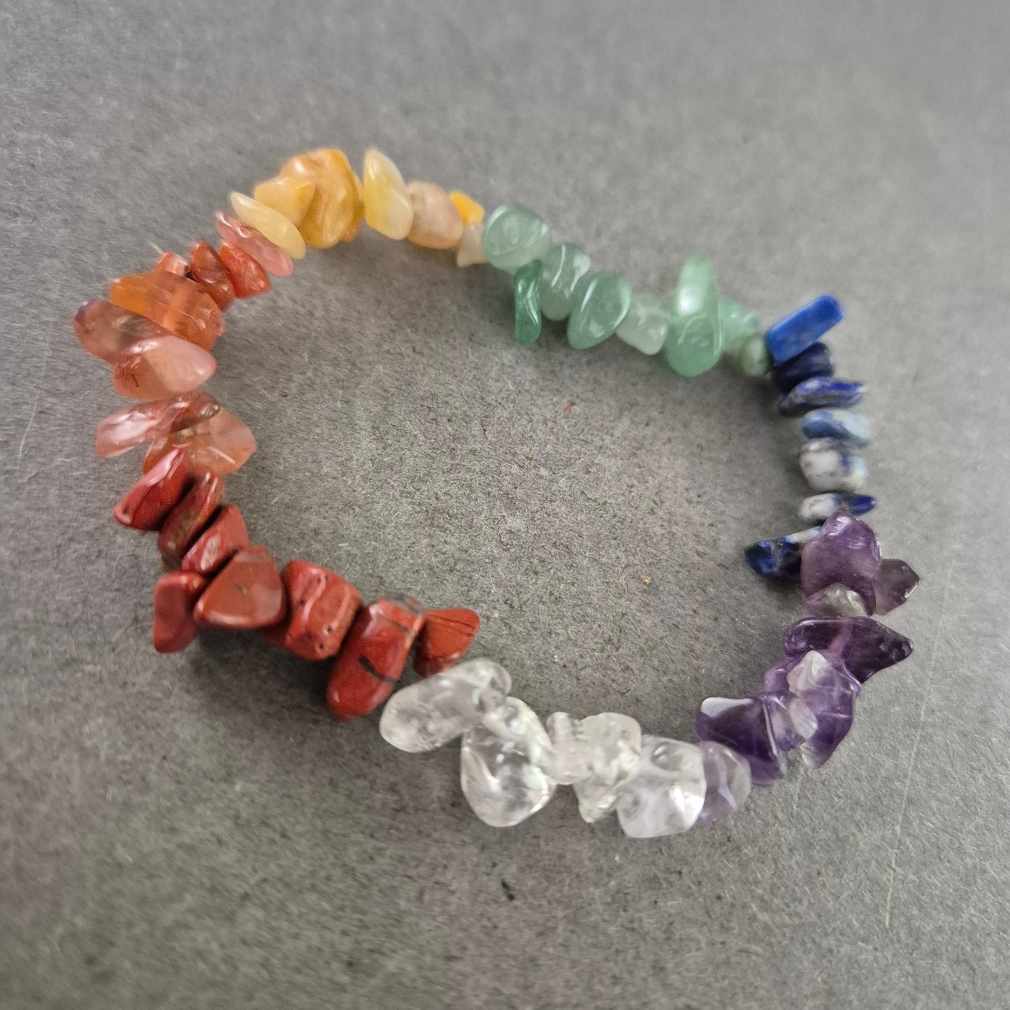 Buntes Chakra-Armband aus Naturstein – Harmonisches Accessoire mit Edelsteinmix