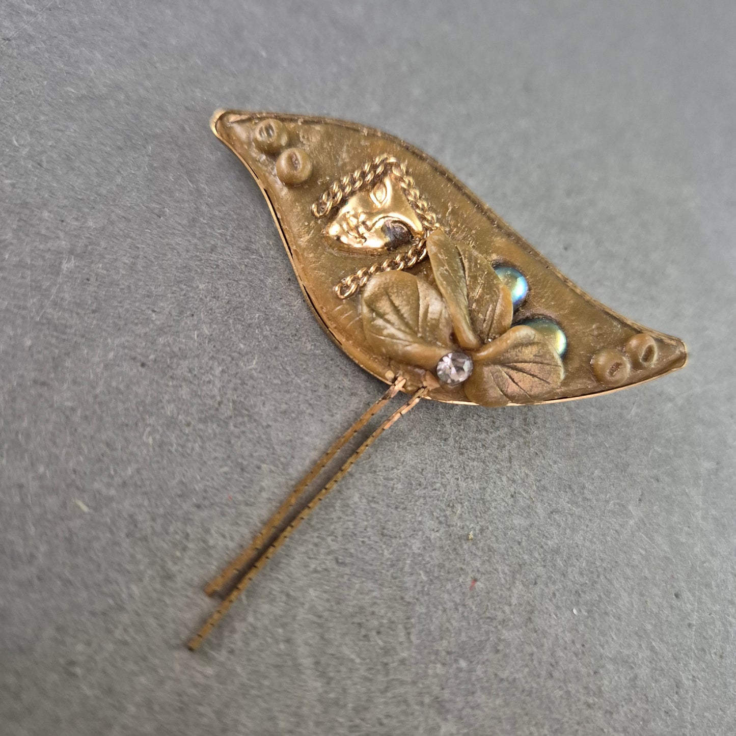 Vintage Brosche im Jugendstil – Florales Design mit Gesichtsmotiv