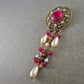 Opulente Vintage-Brosche mit Perlen und rubinrotem Glascabochon