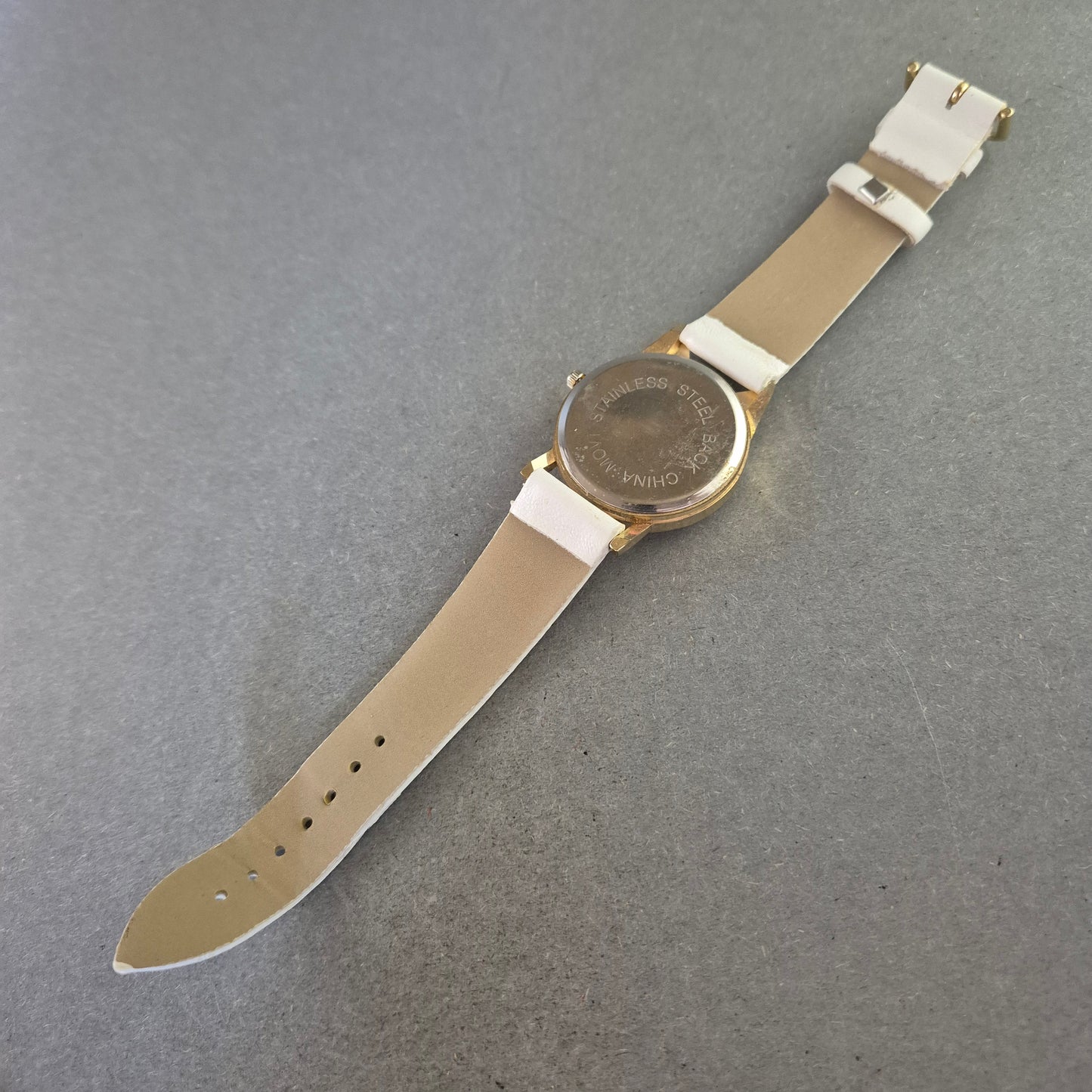 Lustige Damenarmband Uhr mit Katzenmotiv – Weißes Band & Brillen-Design