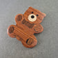 Handgemachte Holz-Brosche in Bärenform – Natürlich & verspielt