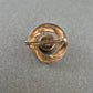 Vintage Brosche mit rotem Aurora-Stein – Eleganter Retro-Charme