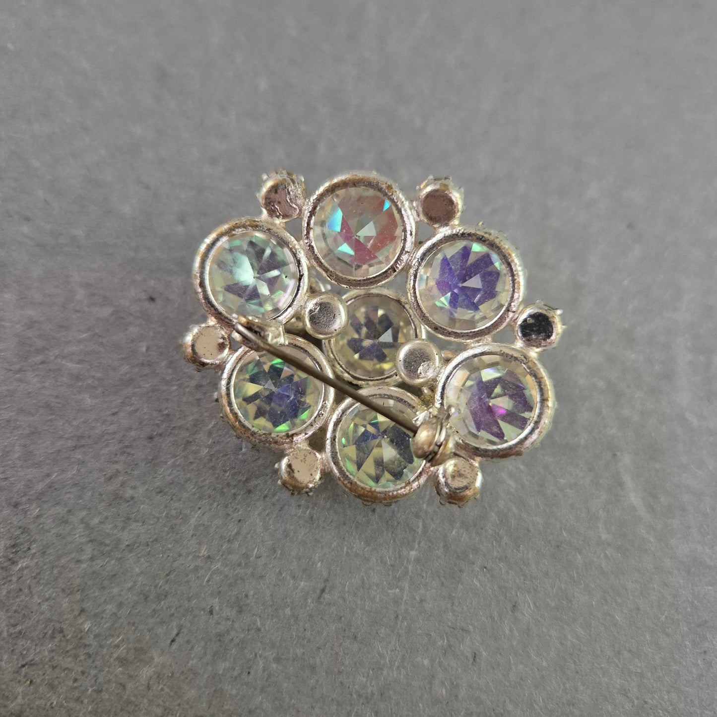 Vintage Aurora-Strassbrosche – Funkelnder Blickfang im Blumenstil