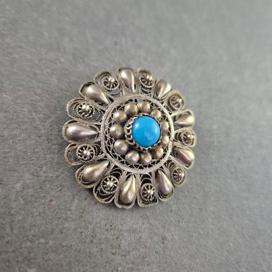 Silberbrosche mit Türkisstein – Traditionelles Design im Ethnostil