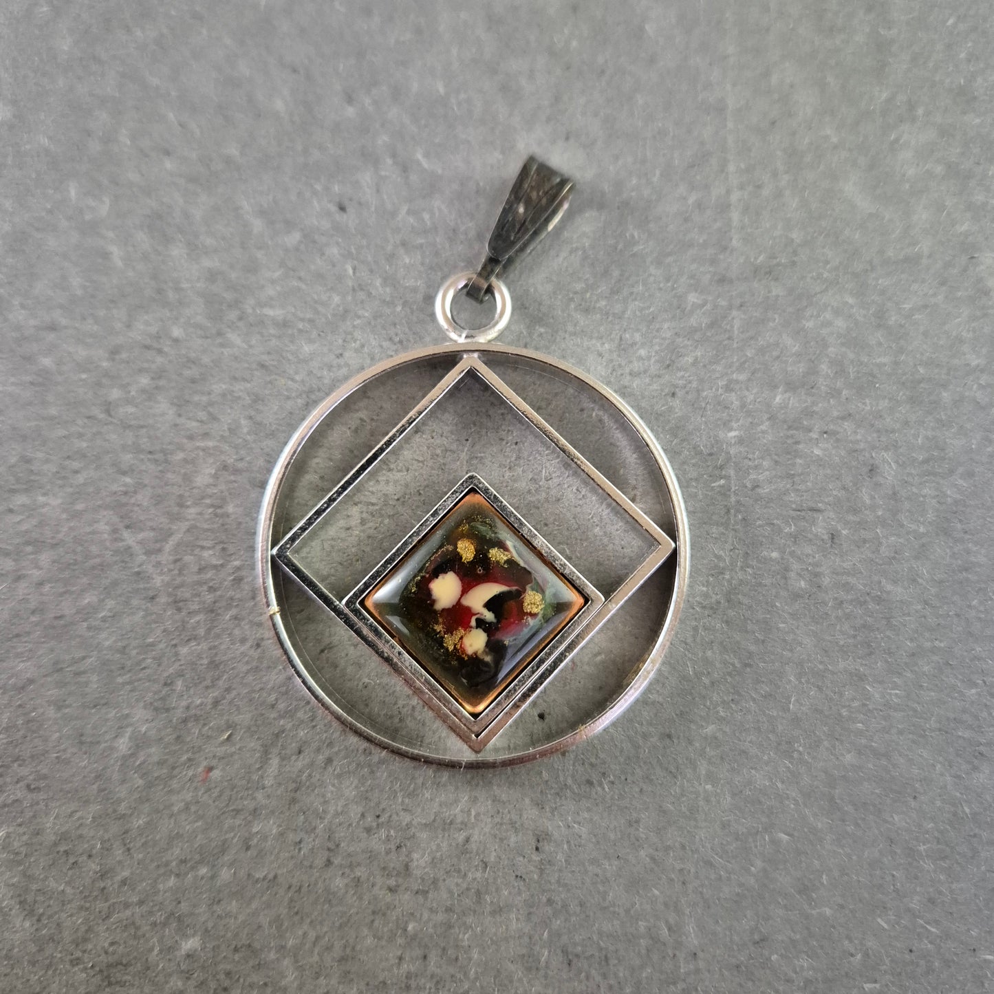 Vintage Anhänger Abstrakt – Geometrisches Design & Emaille