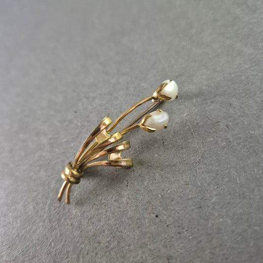Zarte Vintage Brosche mit Perlen – Blumenstrauß Motiv