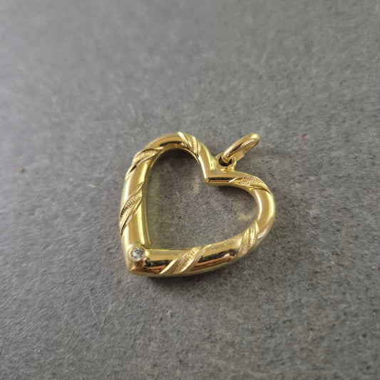 Goldfarbener Vintage Herz-Anhänger mit Kristall Akzent