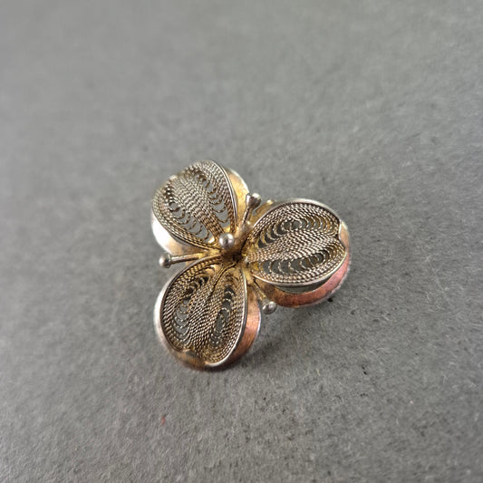 Vintage Filigran Brosche – Silberfarbenes Klee Design