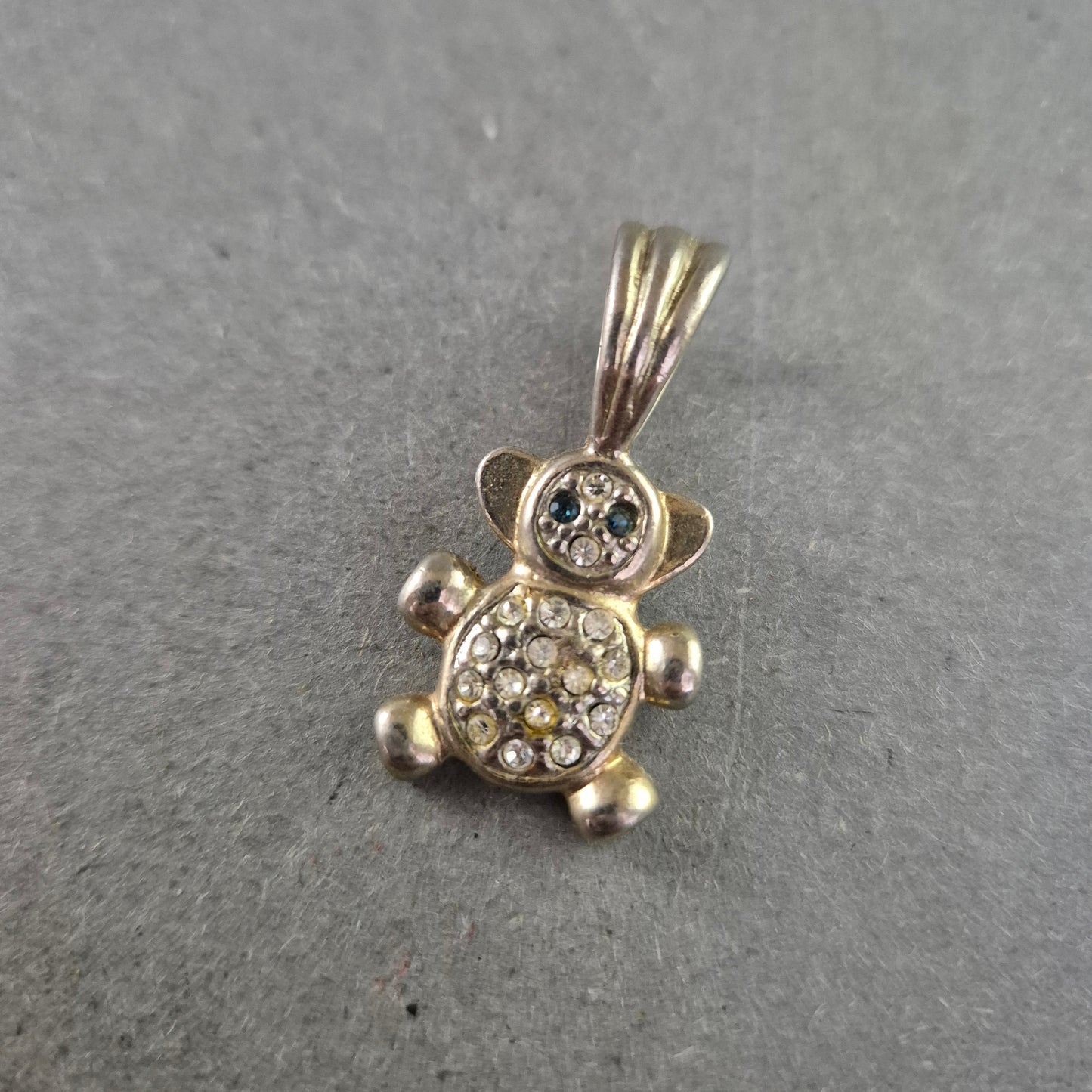 Niedlicher Vintage Teddybär Anhänger mit Strasssteinen