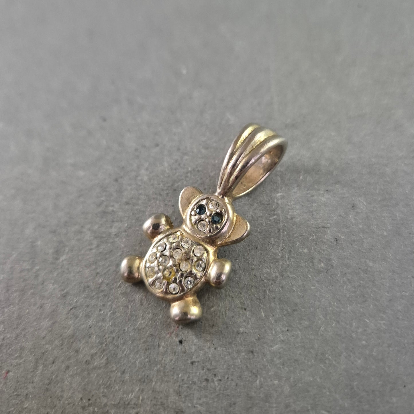 Niedlicher Vintage Teddybär Anhänger mit Strasssteinen