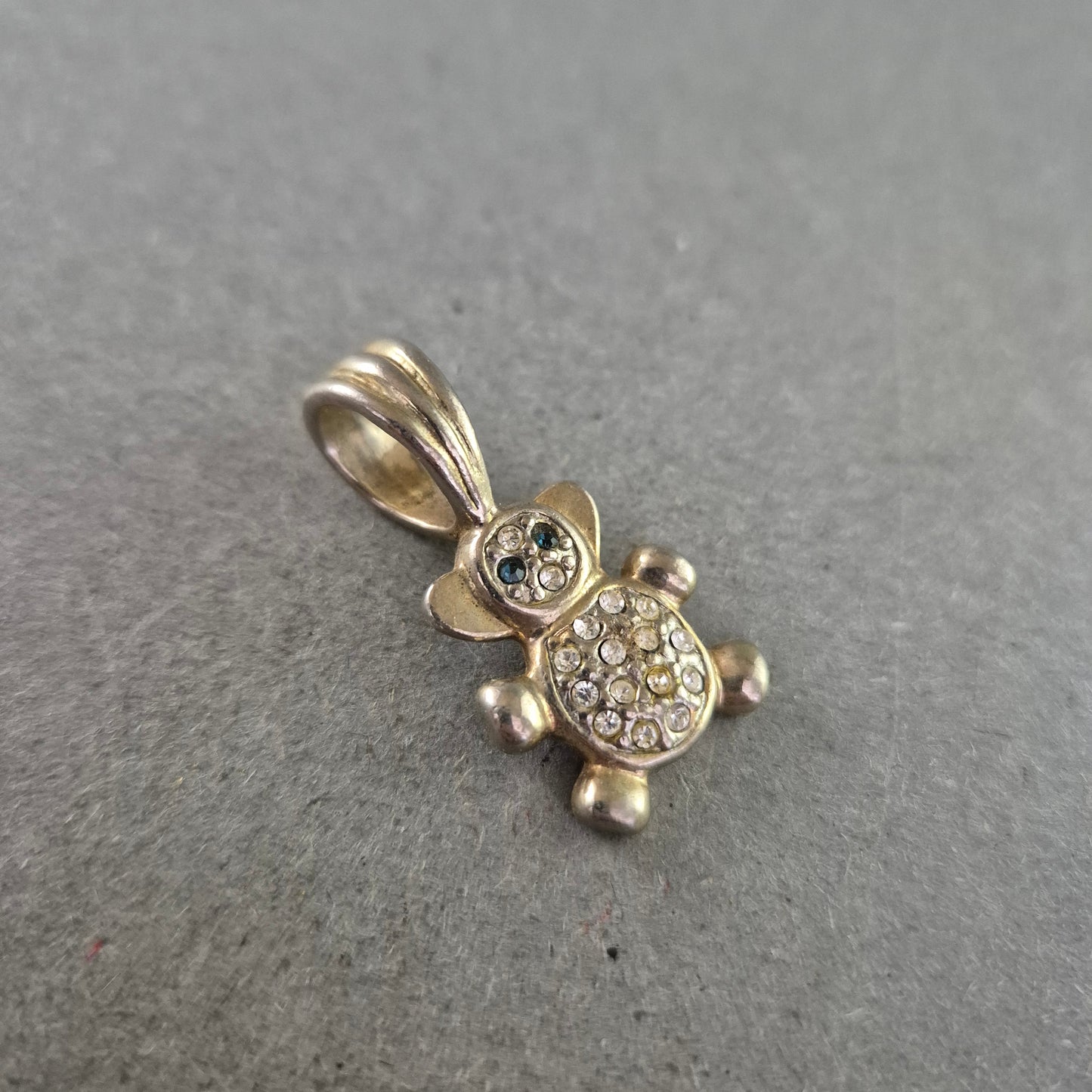 Niedlicher Vintage Teddybär Anhänger mit Strasssteinen