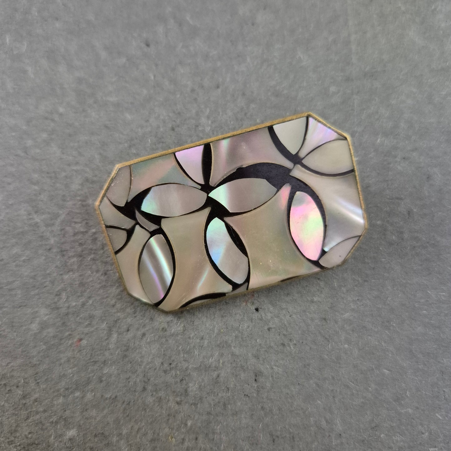 Elegante Vintage Brosche – Perlmutt Inlay Geometrisch