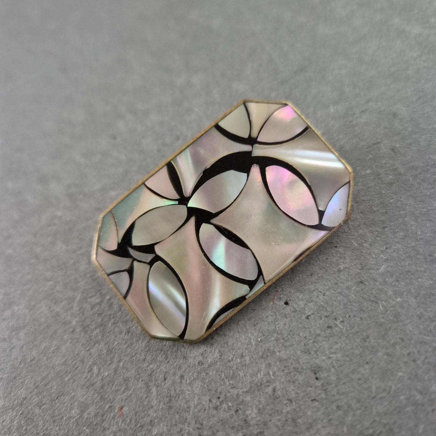 Elegante Vintage Brosche – Perlmutt Inlay Geometrisch