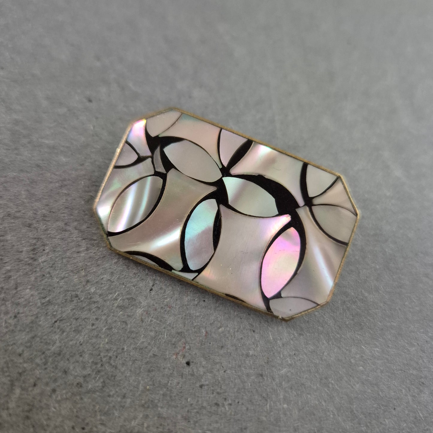 Elegante Vintage Brosche – Perlmutt Inlay Geometrisch