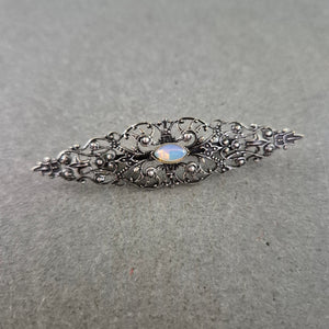 Filigrane Vintage Brosche Silberfarben mit Opal Optik