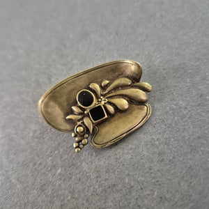 Vintage Brosche Hut Design – Goldfarben mit Schwarzen Steinen