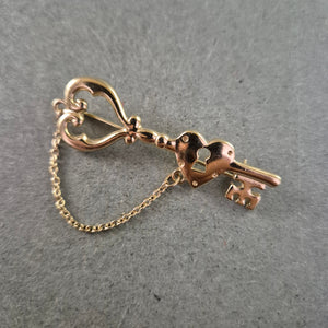 Vintage Schlüssel Brosche Herz Design – Goldfarben mit Kette