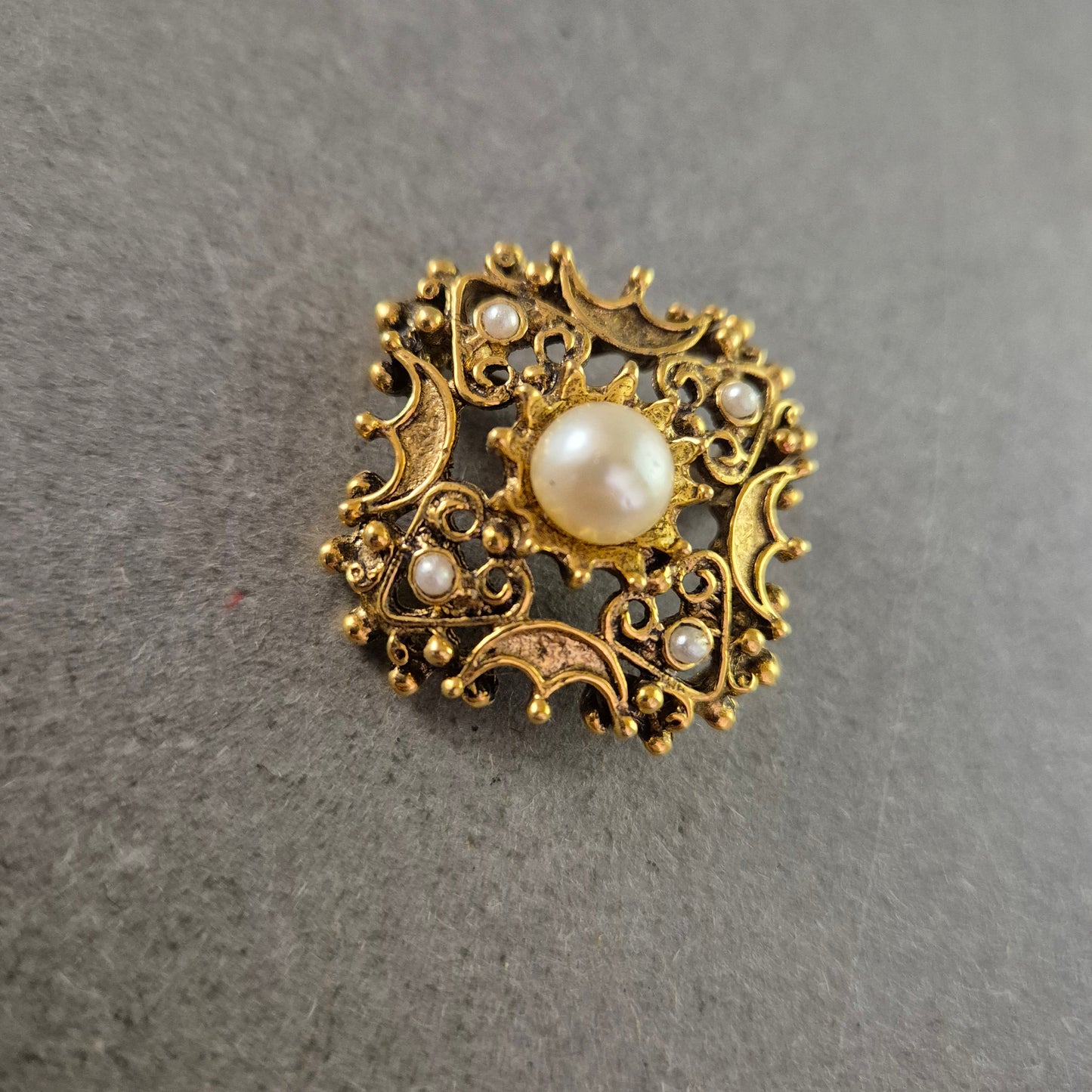Vintage Brosche Gold Quadrat – Filigran & Große Perle