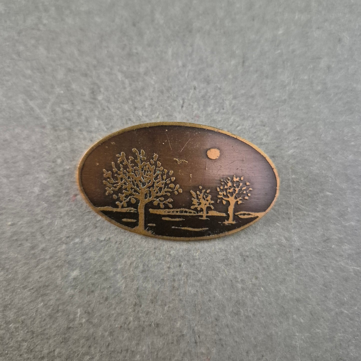 Vintage Brosche Landschaft – Oval Metall mit Ätzmotiv