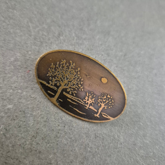 Vintage Brosche Landschaft – Oval Metall mit Ätzmotiv
