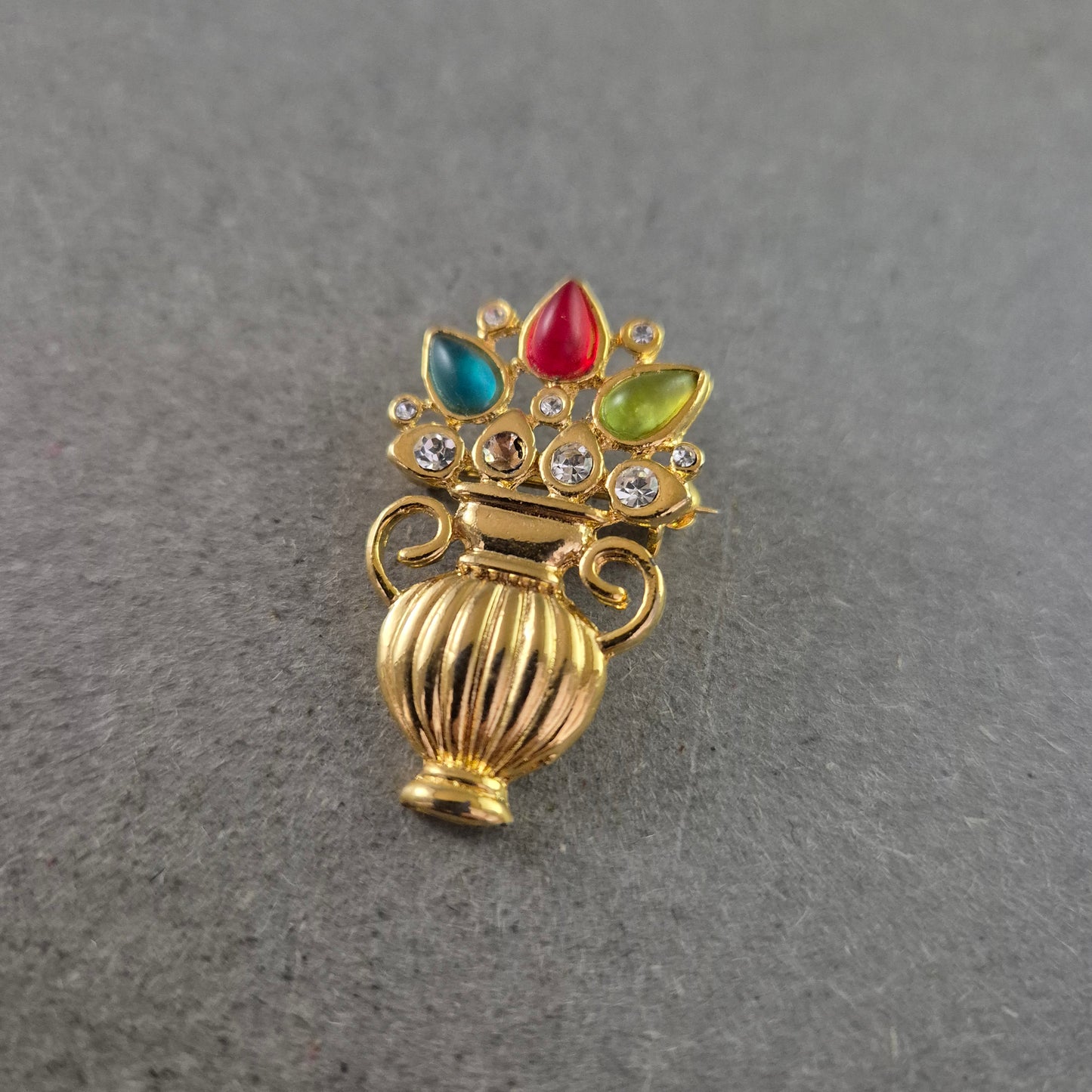 Vintage Brosche Blütenvase – Bunte Steine & Goldfarben